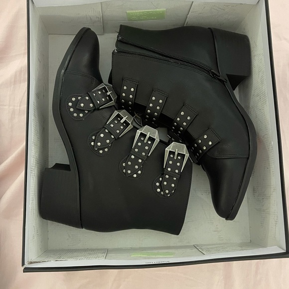 MIA Shyra Studded Buckle Strap Bootie - Picture 4 of 8